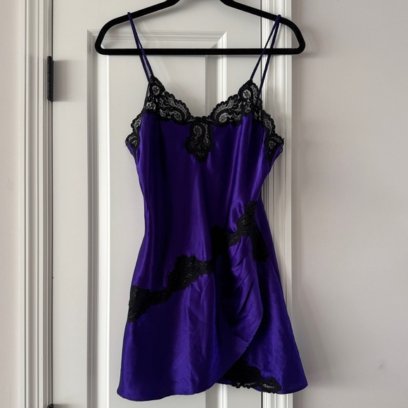 Vintage 1980s Victoria’s Secret Gold Label Purple Satin Slip Size small - Picture 1 of 9